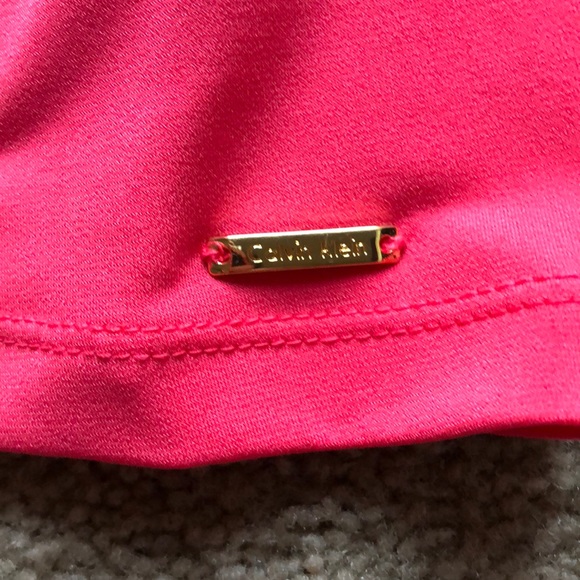 Calvin Klein sleeveless shirt - Picture 3 of 3